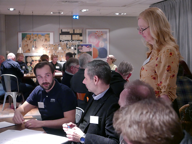 Diskussion i grupper på 2024 års workshop i förbättringsarbete för insamlingskedjan
