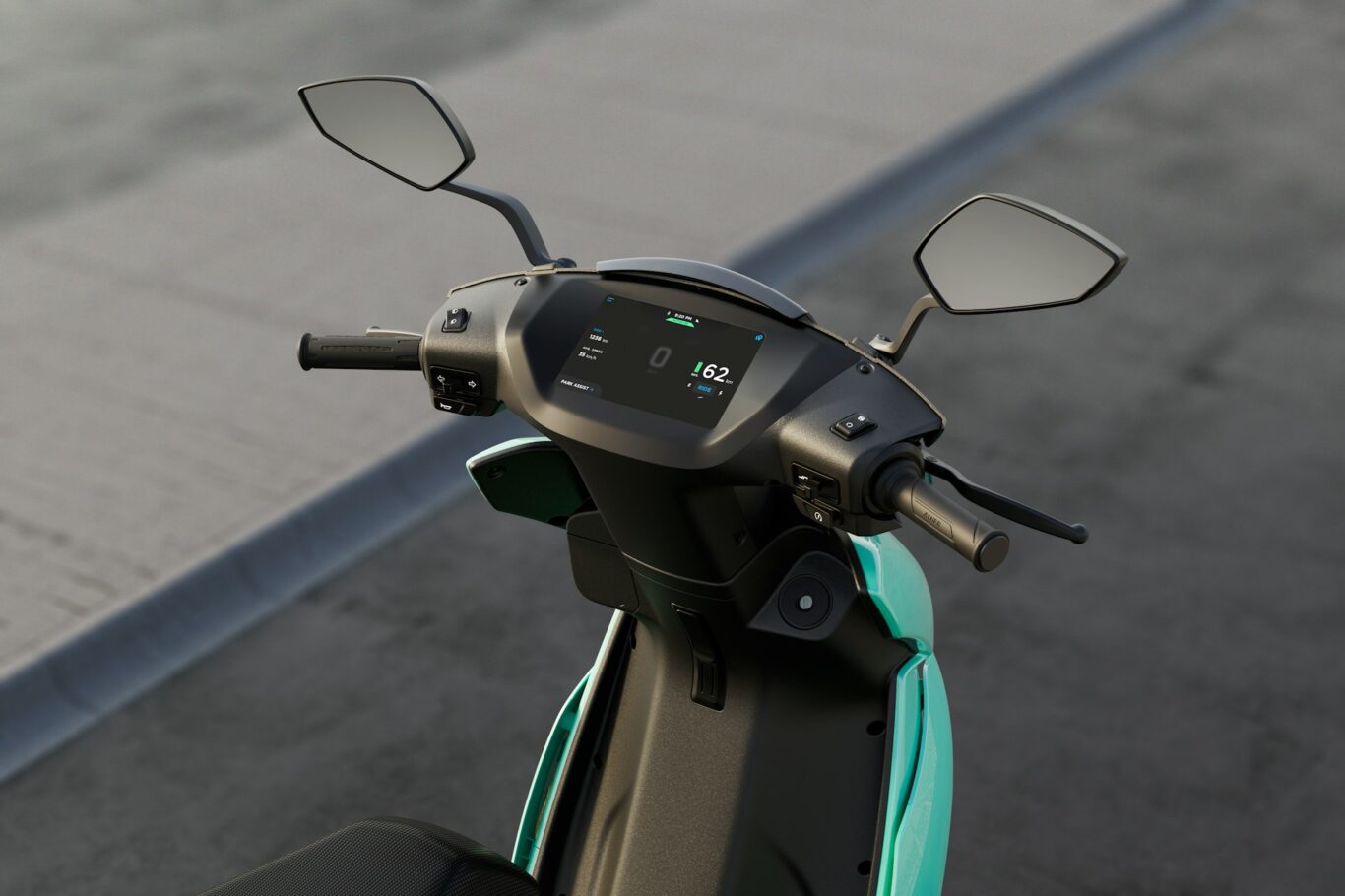 En elscooter vid en väg